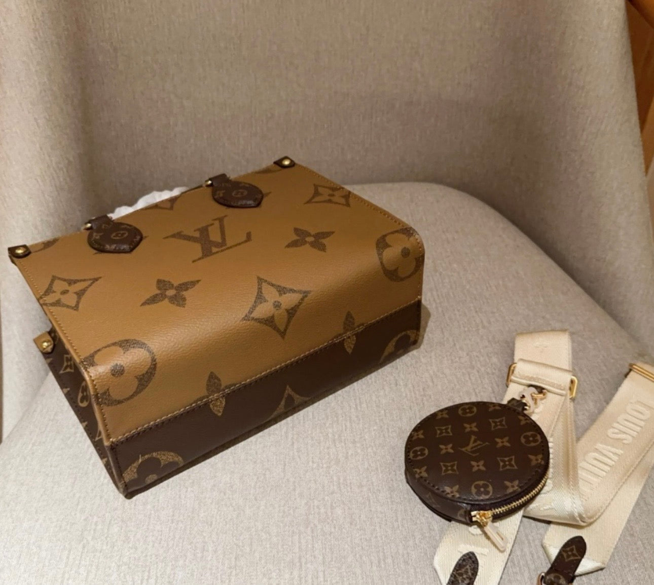 Louis Vuitton Reverse Monogram Giant Onthego