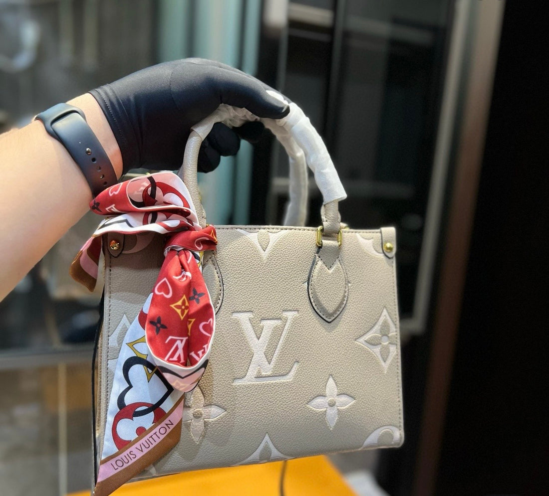 Louis Vuitton Onthego MM in striking bicolor Monogram