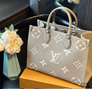 Louis Vuitton Onthego MM in striking bicolor Monogram
